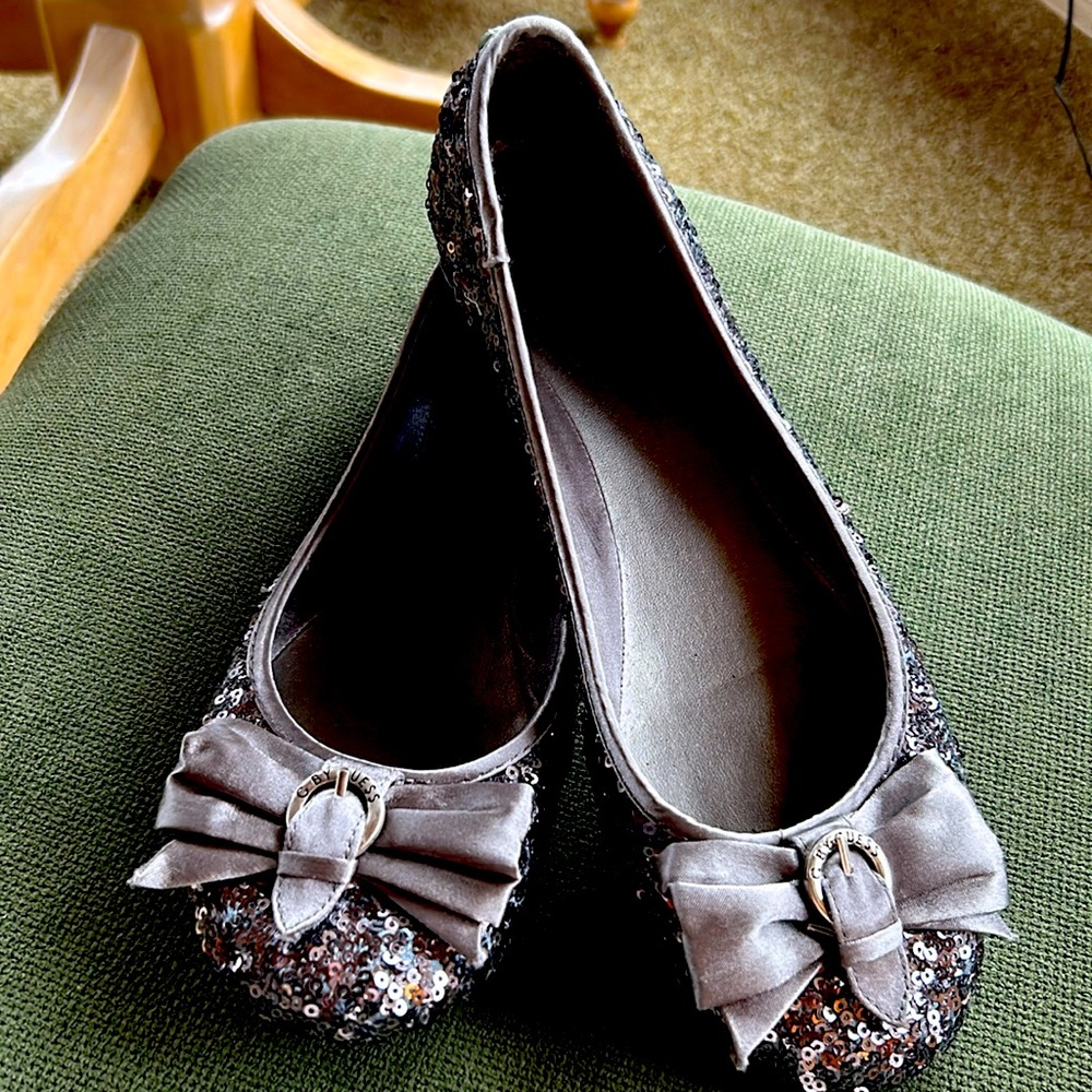Women’s Guess silver flats